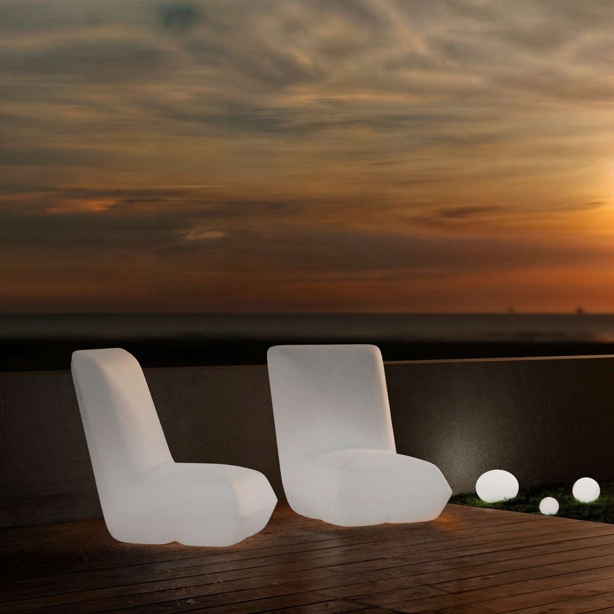 Lumitierra Nova — RGBW Rechargeable Outdoor LED Lamp